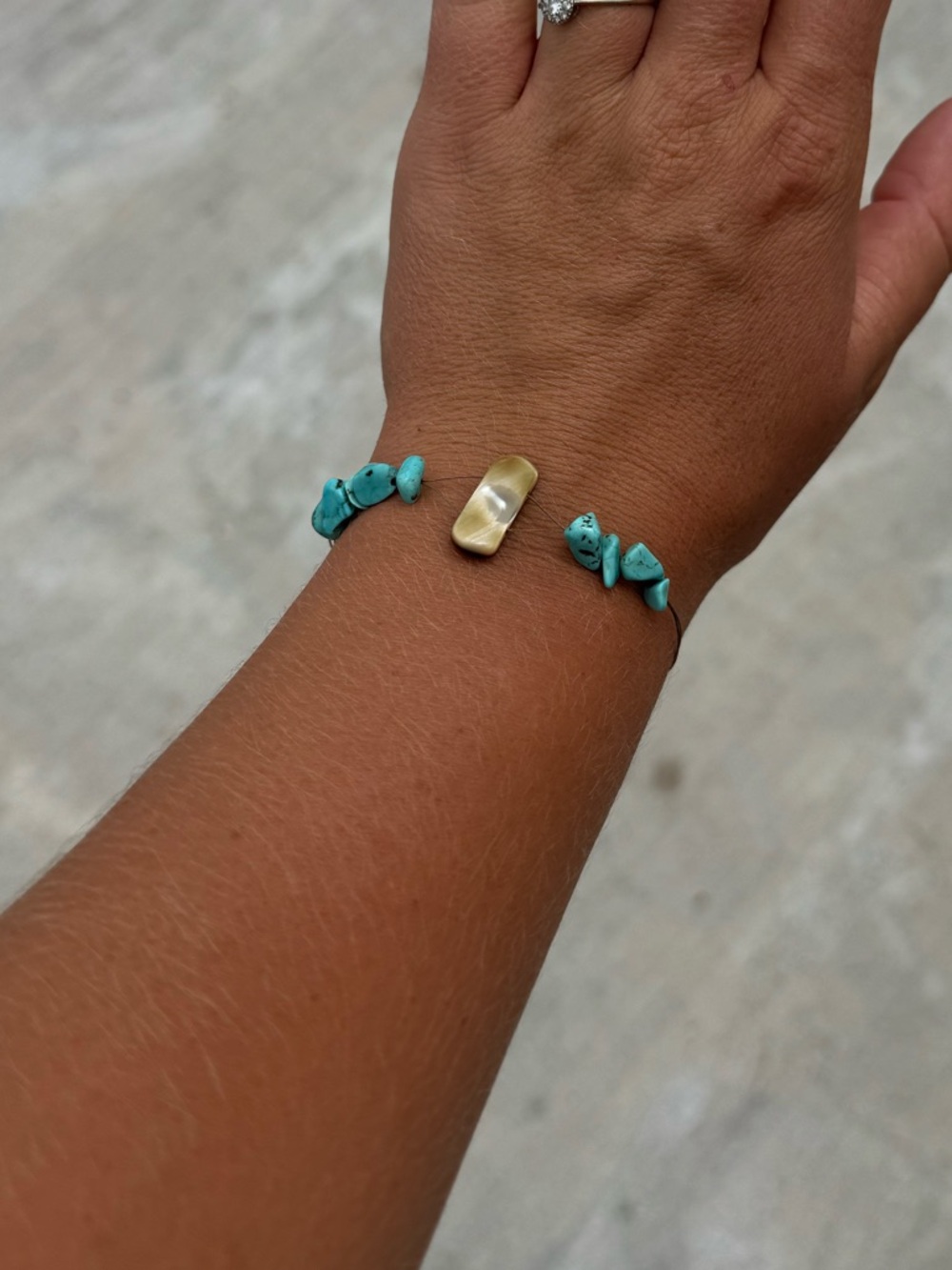 Turquoise Chip & Shell Bead Bracelet - Picture 2 of 3